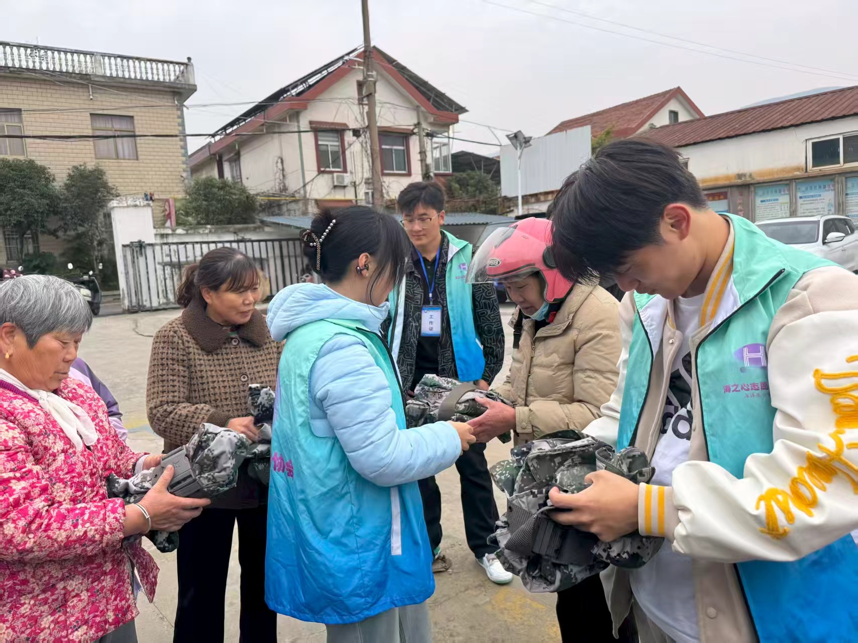 1764148352818399.jpg feabe1475663e4099c2cf2e5a1ff9c86.jpg