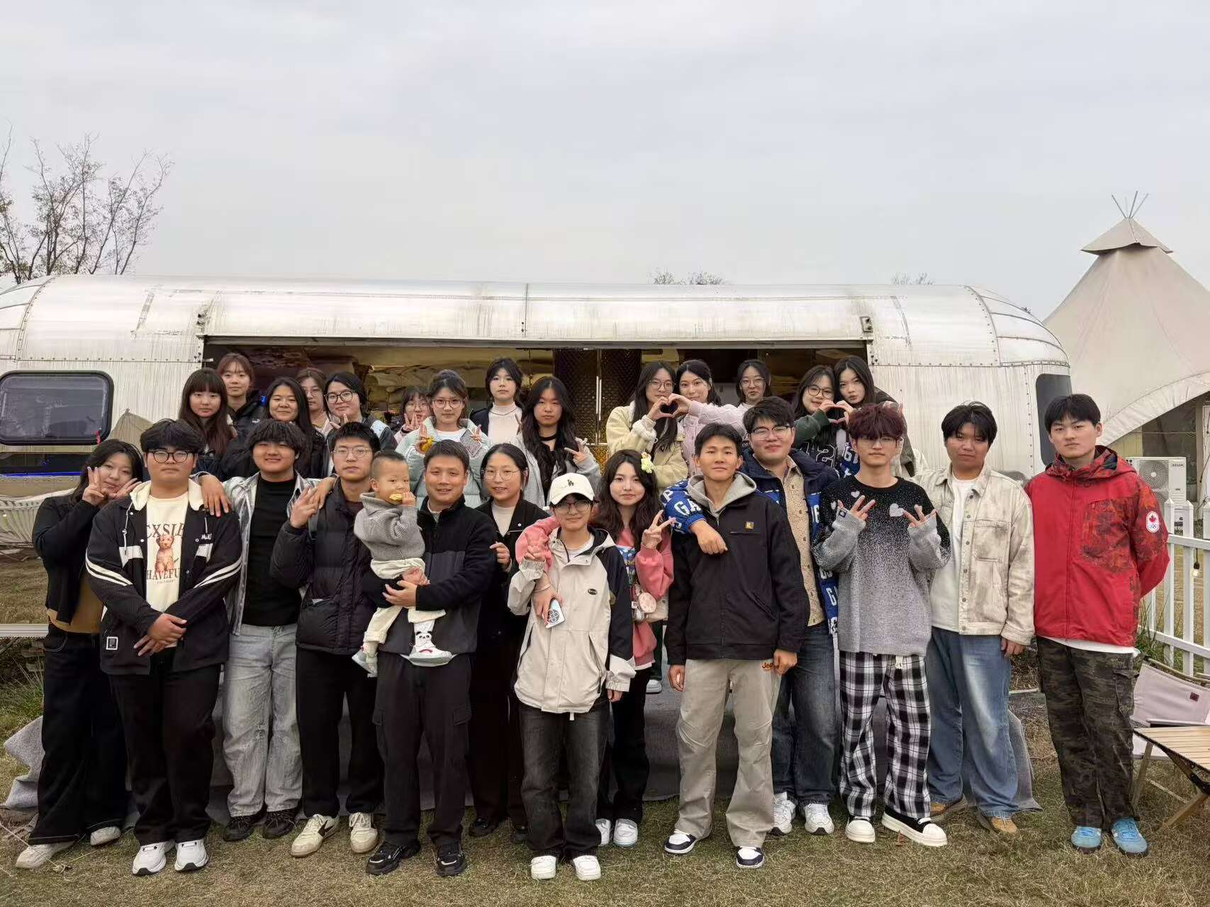 海洋港口学院组织开展思政一体化育人项目——一场别开生面的 “自然 赋能 成长” 主题团日活动